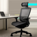 Une chaise de bureau ergonomique réglable mise en valeur dans un environnement de travail moderne. L’image illustre le confort, le maintien lombaire et l’usage quotidien intensif devant ordinateur.